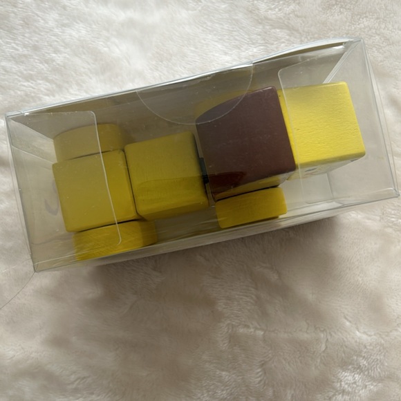 8/$20 Miniso Lion Building Blocks - Picture 2 of 3